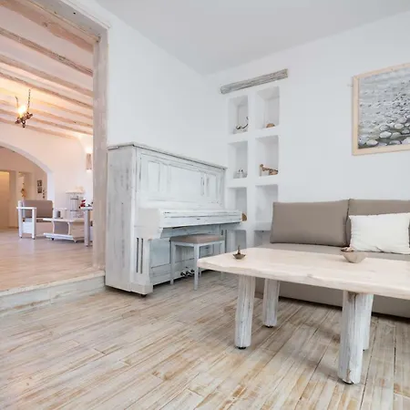 Holiday home Pebbles Vila *